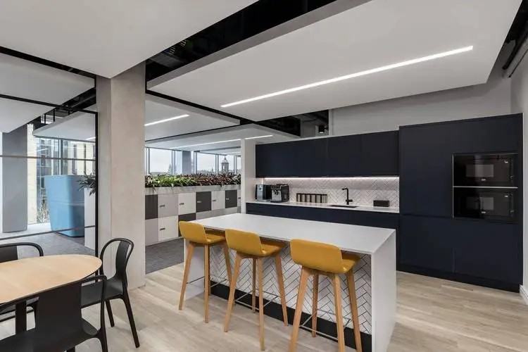 股权律师：朋友一起创业行，股权分配各50%不行!